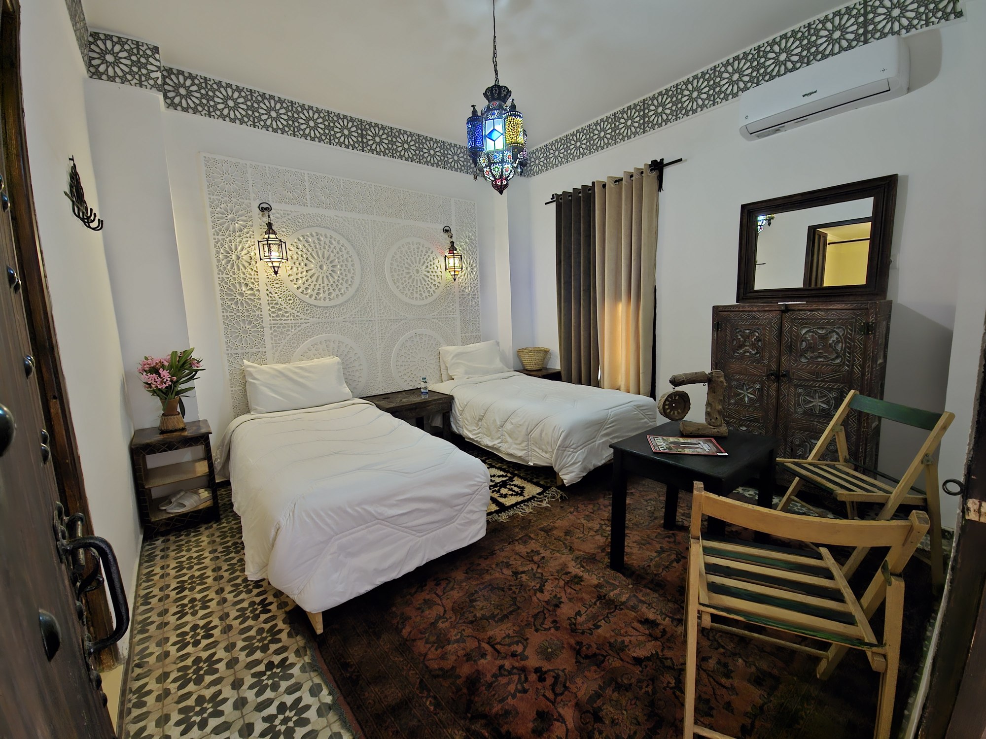 Tazdyi Twin Room at Hotel Gorge Dadès — bathroom and tadelakt finishes
