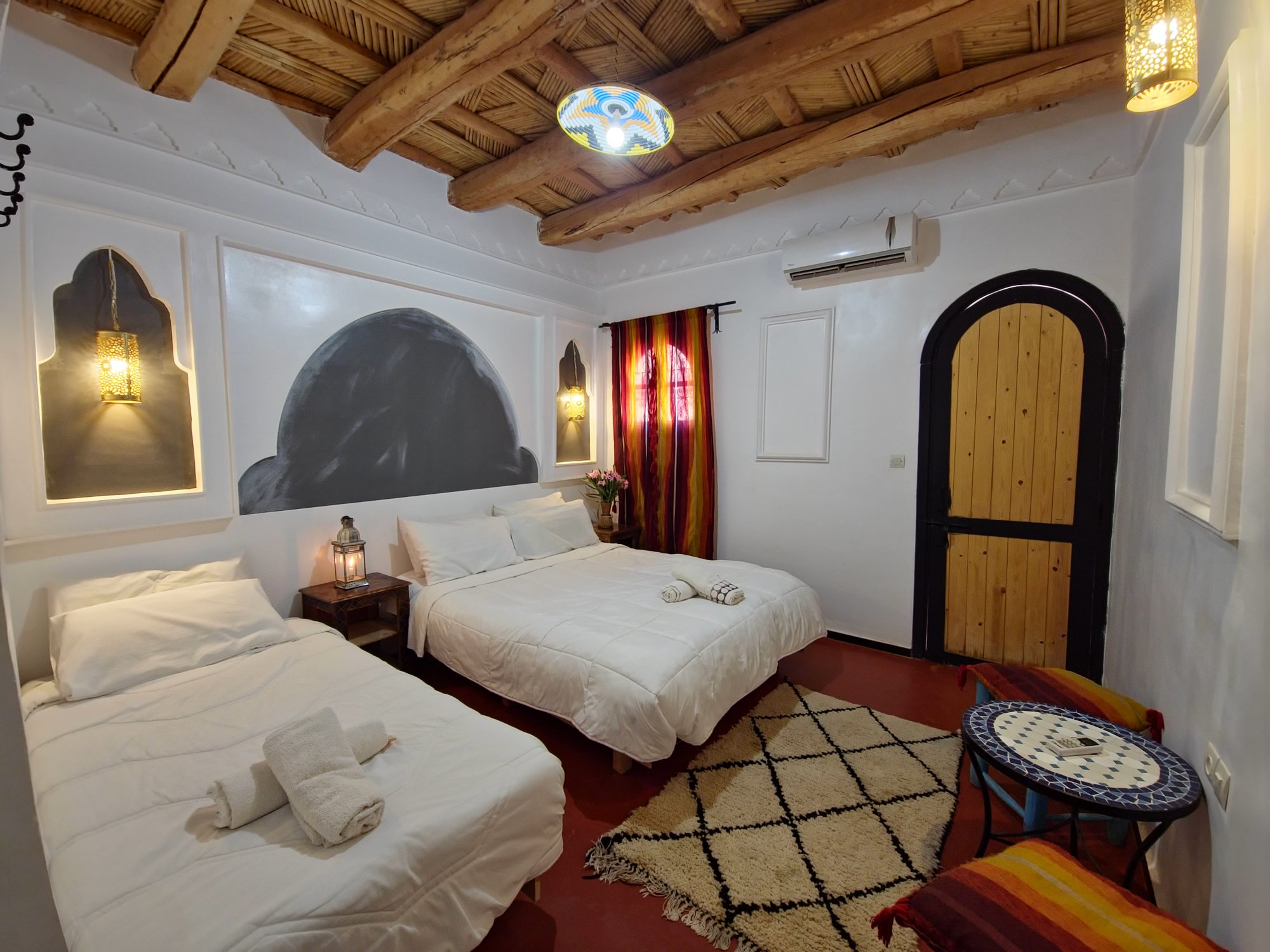 Tafokte Quadruple Room at Hotel Gorge Dadès — window view onto the Dadès Valley